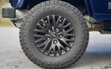 Land-Rover-Defender-1993-Station-Wagon-25