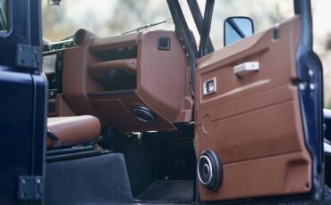 Land-Rover-Defender-1993-Station-Wagon-30