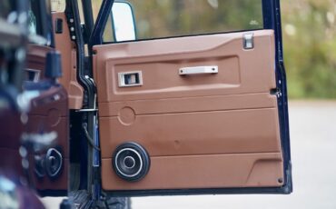 Land-Rover-Defender-1993-Station-Wagon-33