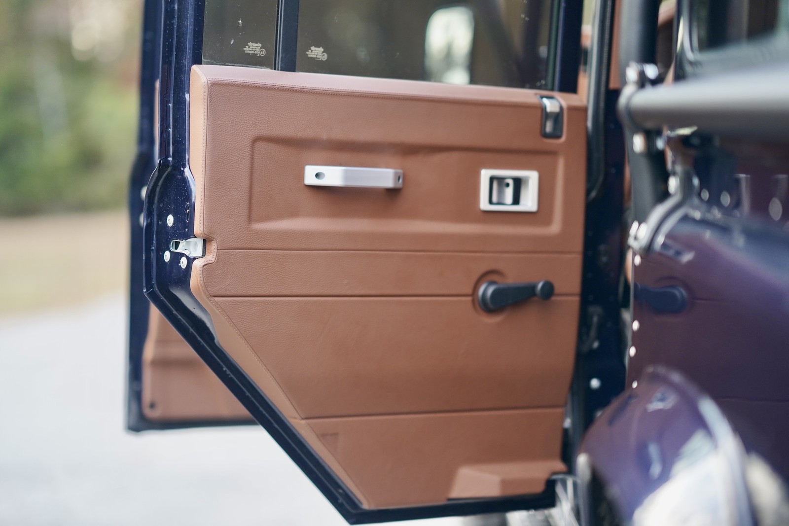 Land-Rover-Defender-1993-Station-Wagon-35