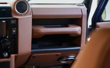 Land-Rover-Defender-1993-Station-Wagon-39