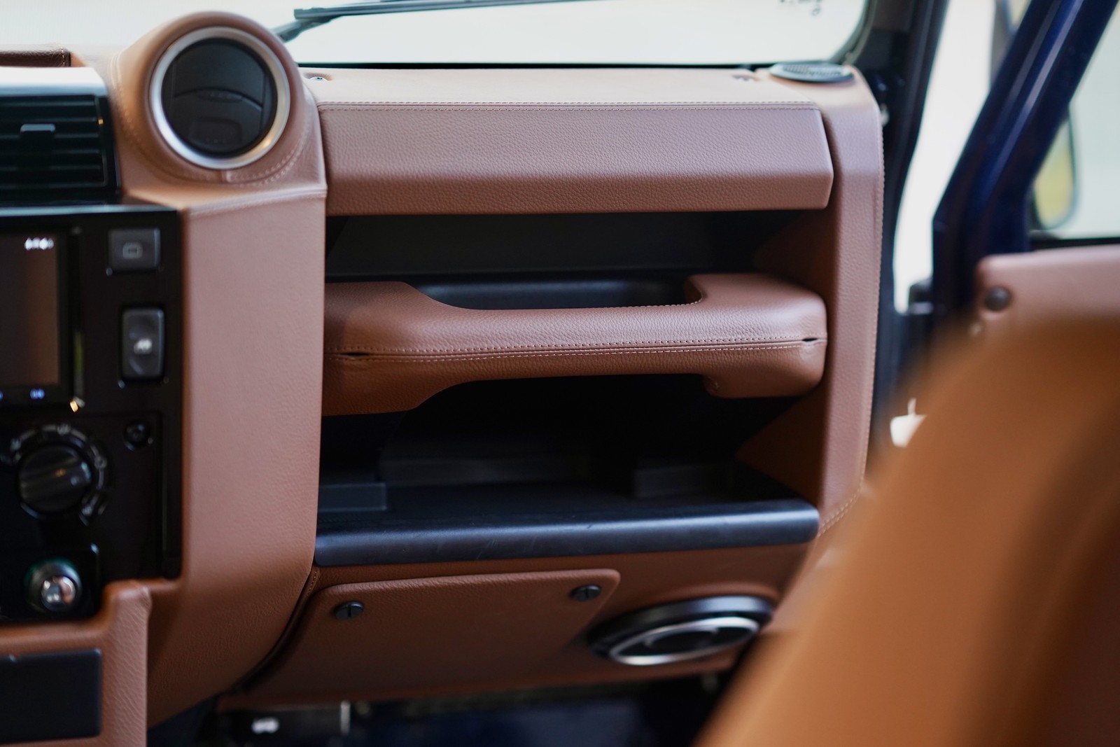 Land-Rover-Defender-1993-Station-Wagon-39