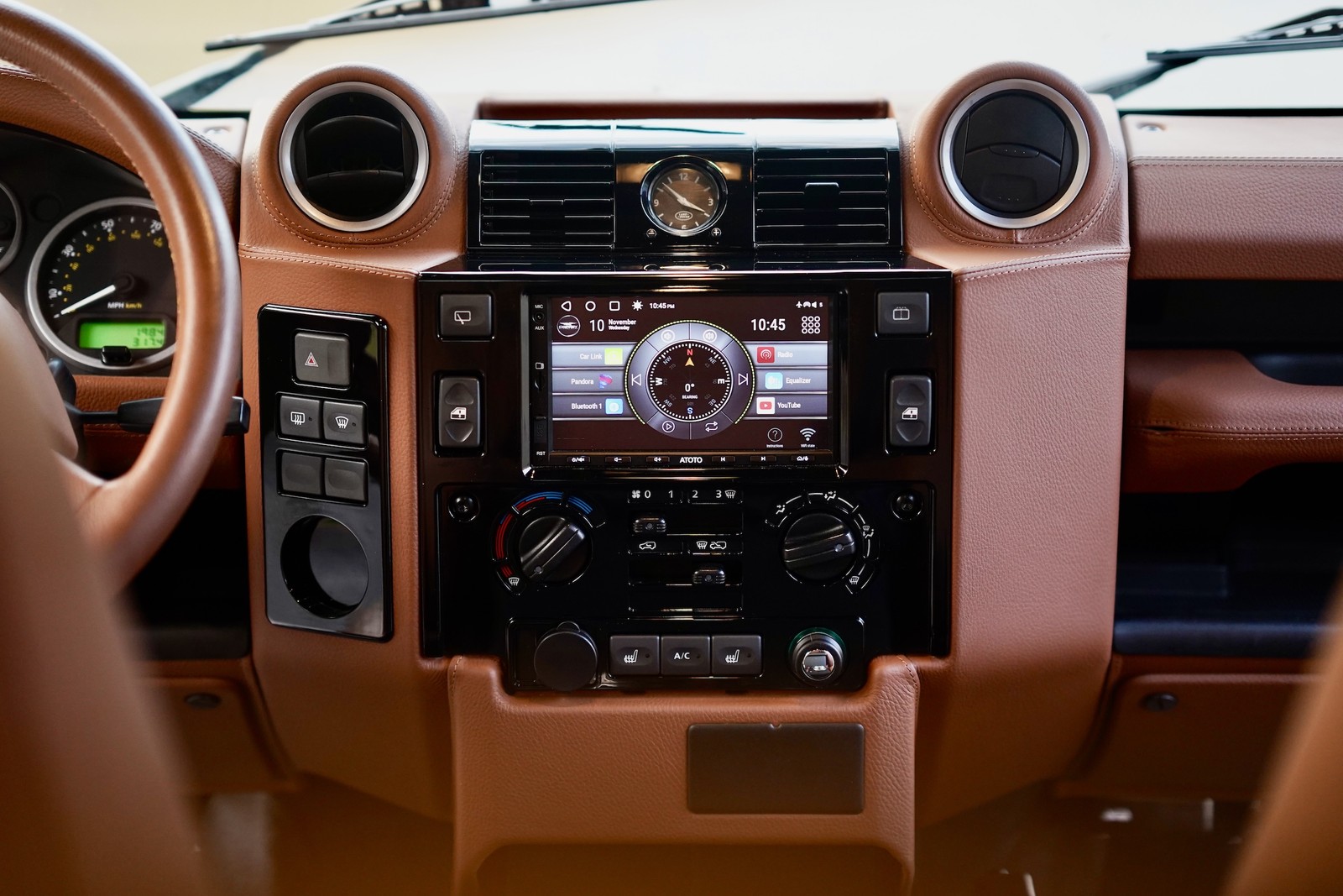 Land-Rover-Defender-1993-Station-Wagon-5