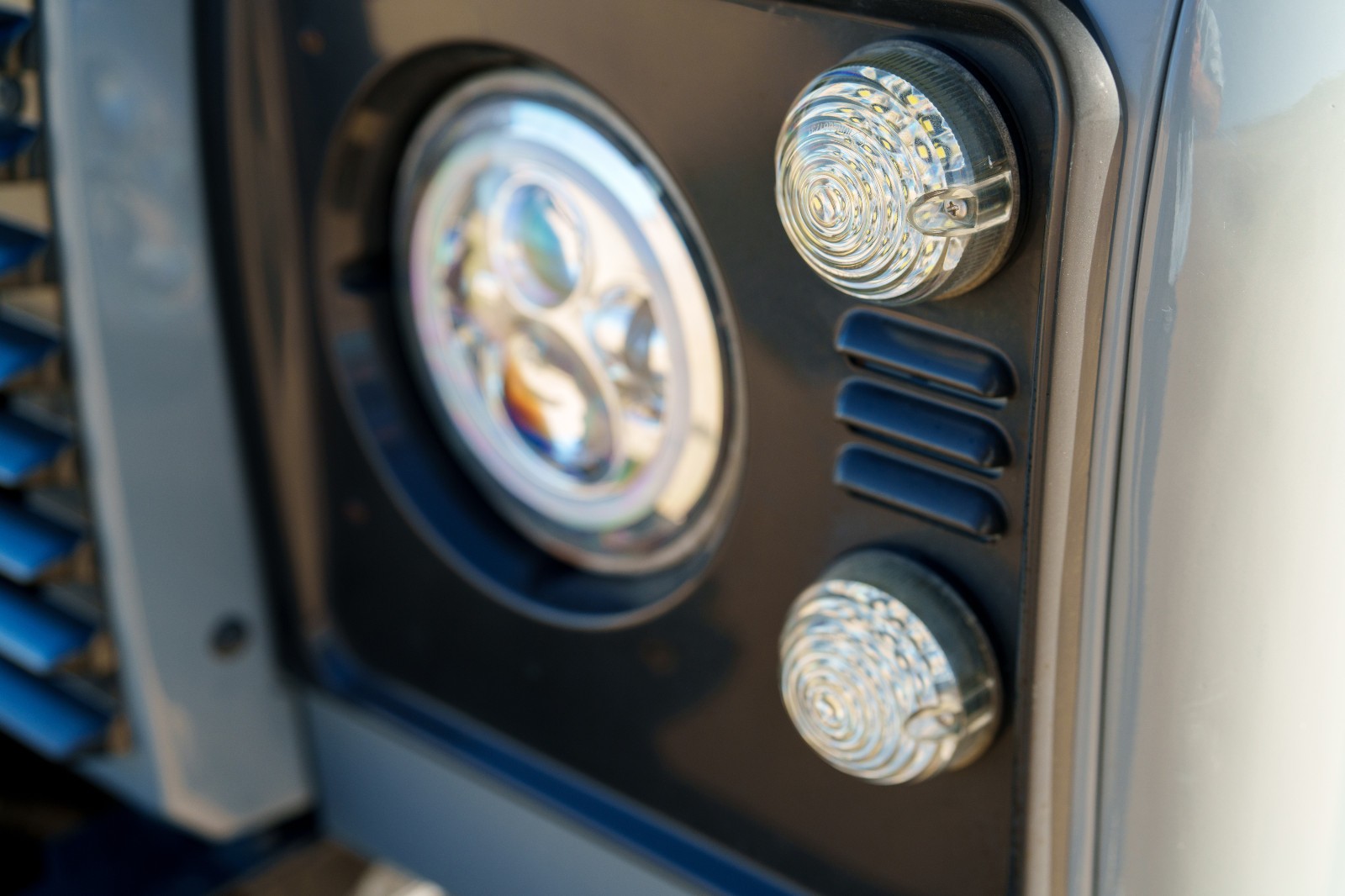 Land-Rover-Defender-1995-SUV-13