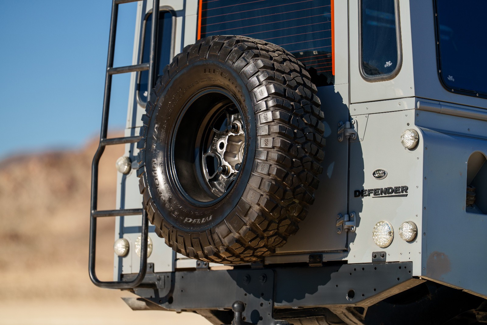 Land-Rover-Defender-1995-SUV-18