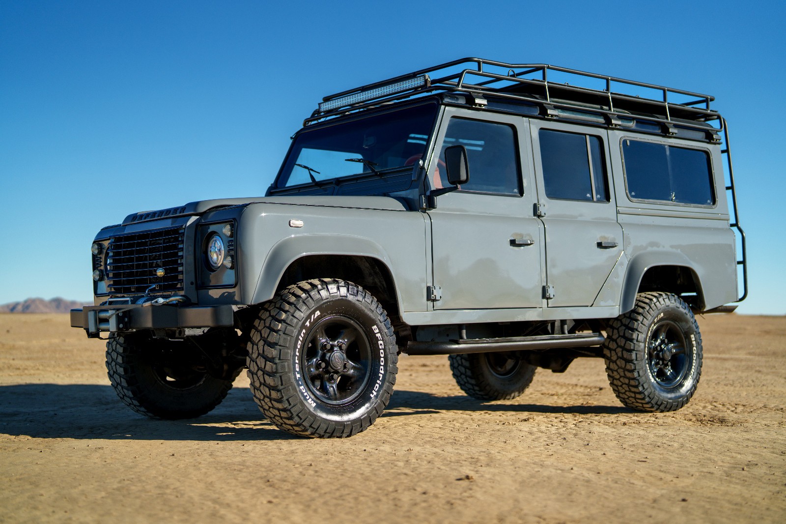 Land-Rover-Defender-1995-SUV-2