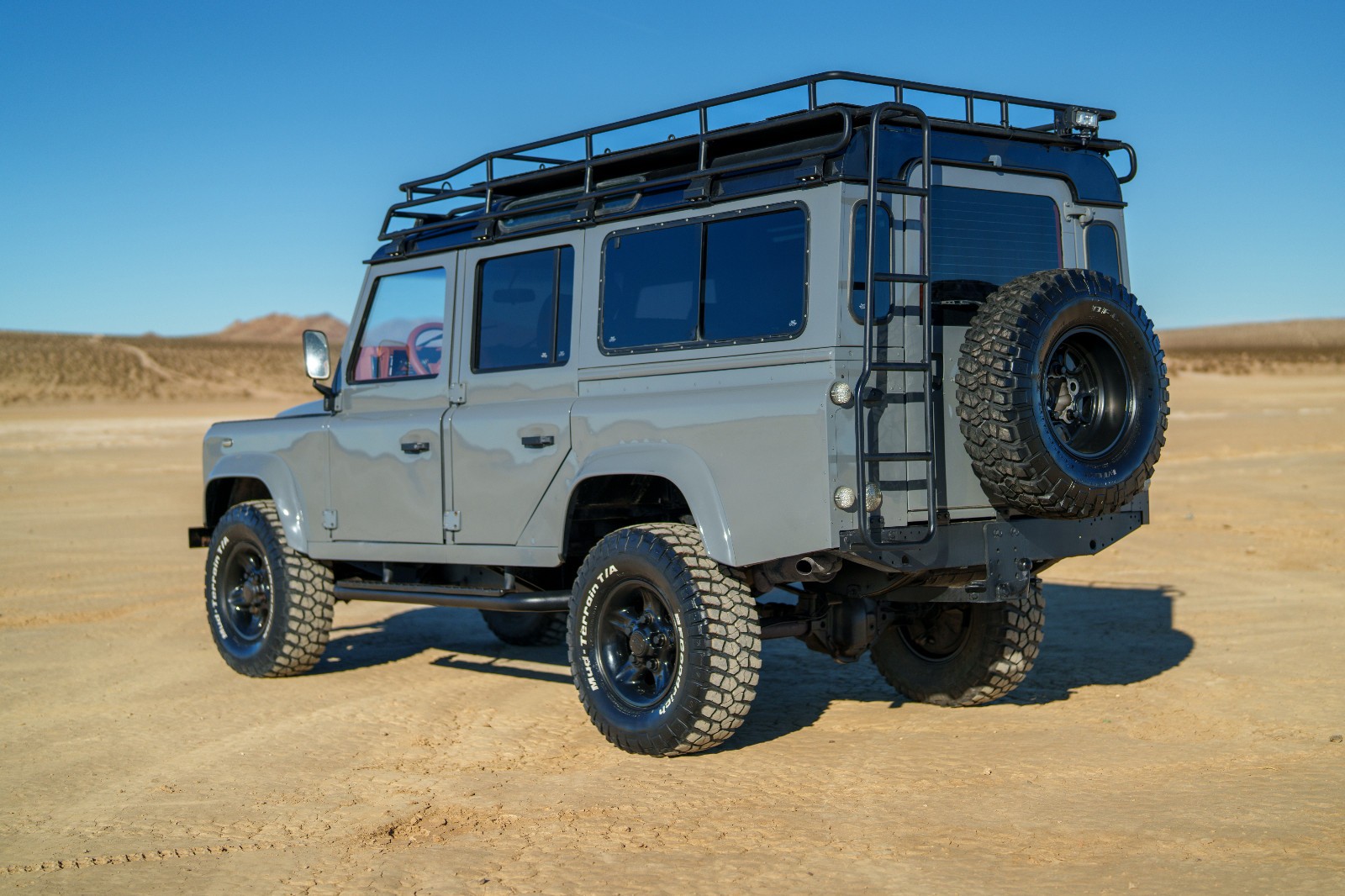 Land-Rover-Defender-1995-SUV-3