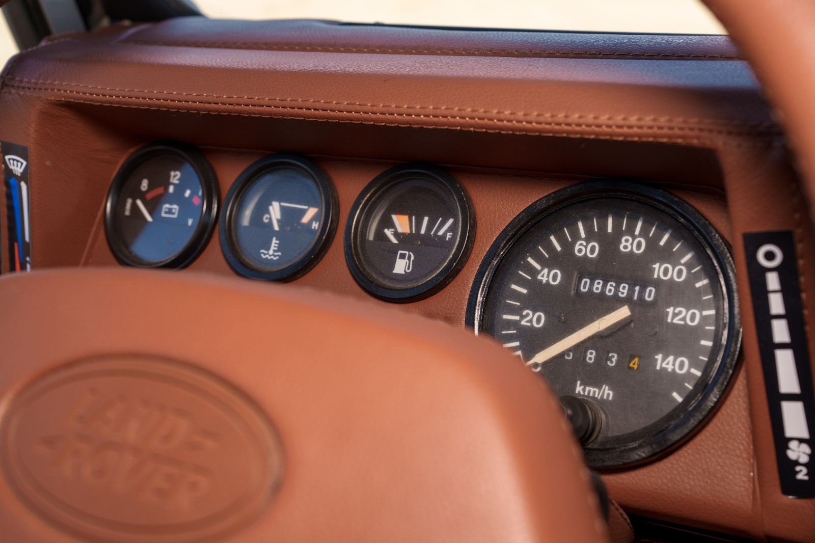 Land-Rover-Defender-1995-SUV-30