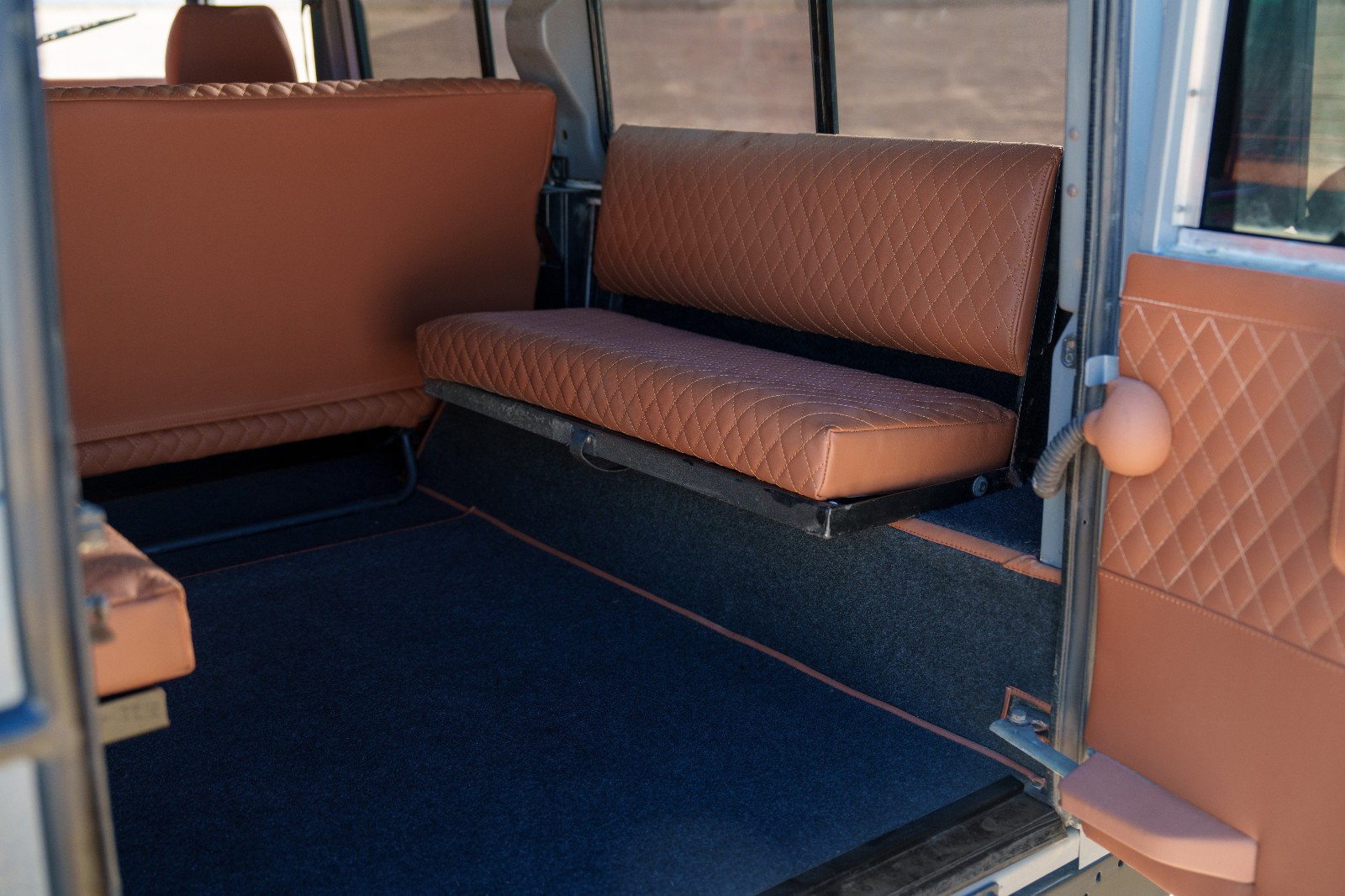 Land-Rover-Defender-1995-SUV-35