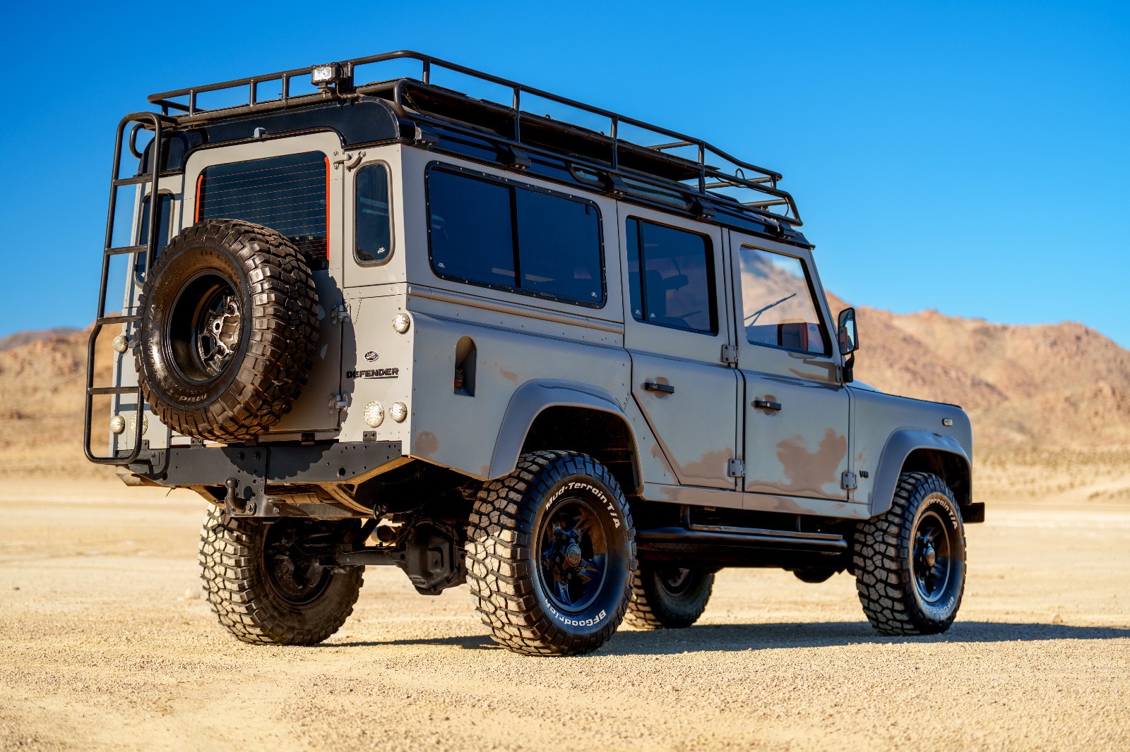 Land-Rover-Defender-1995-SUV-4