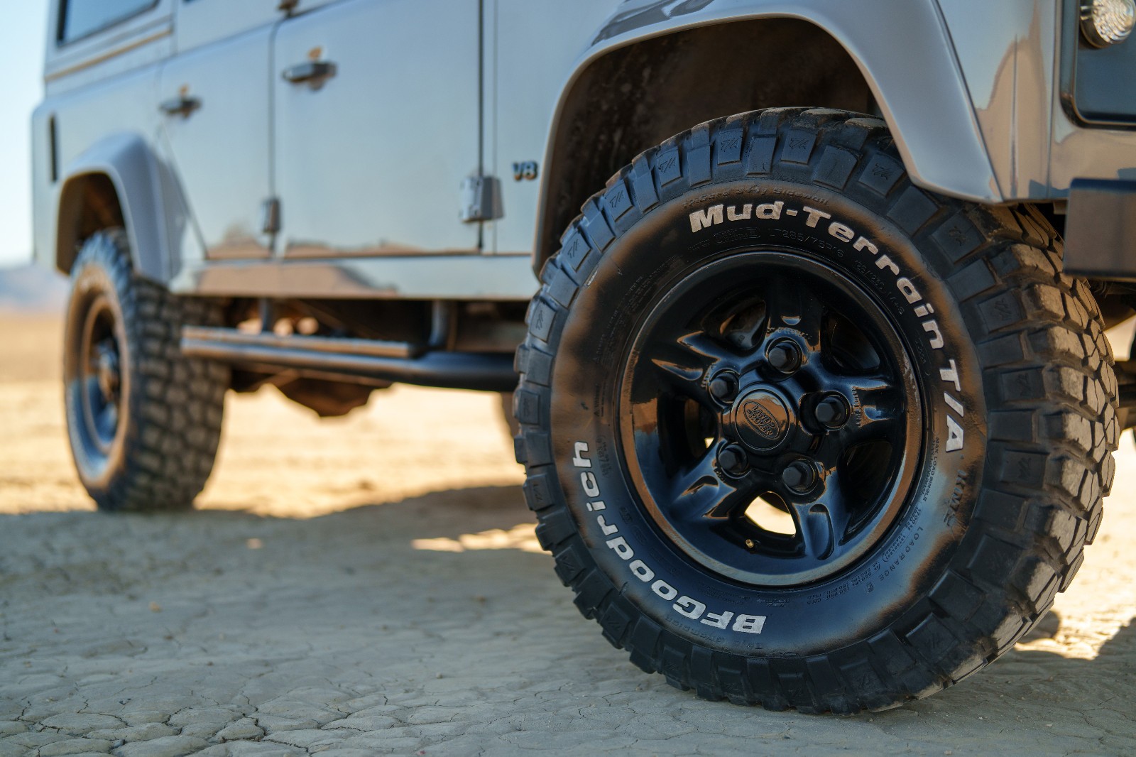 Land-Rover-Defender-1995-SUV-8