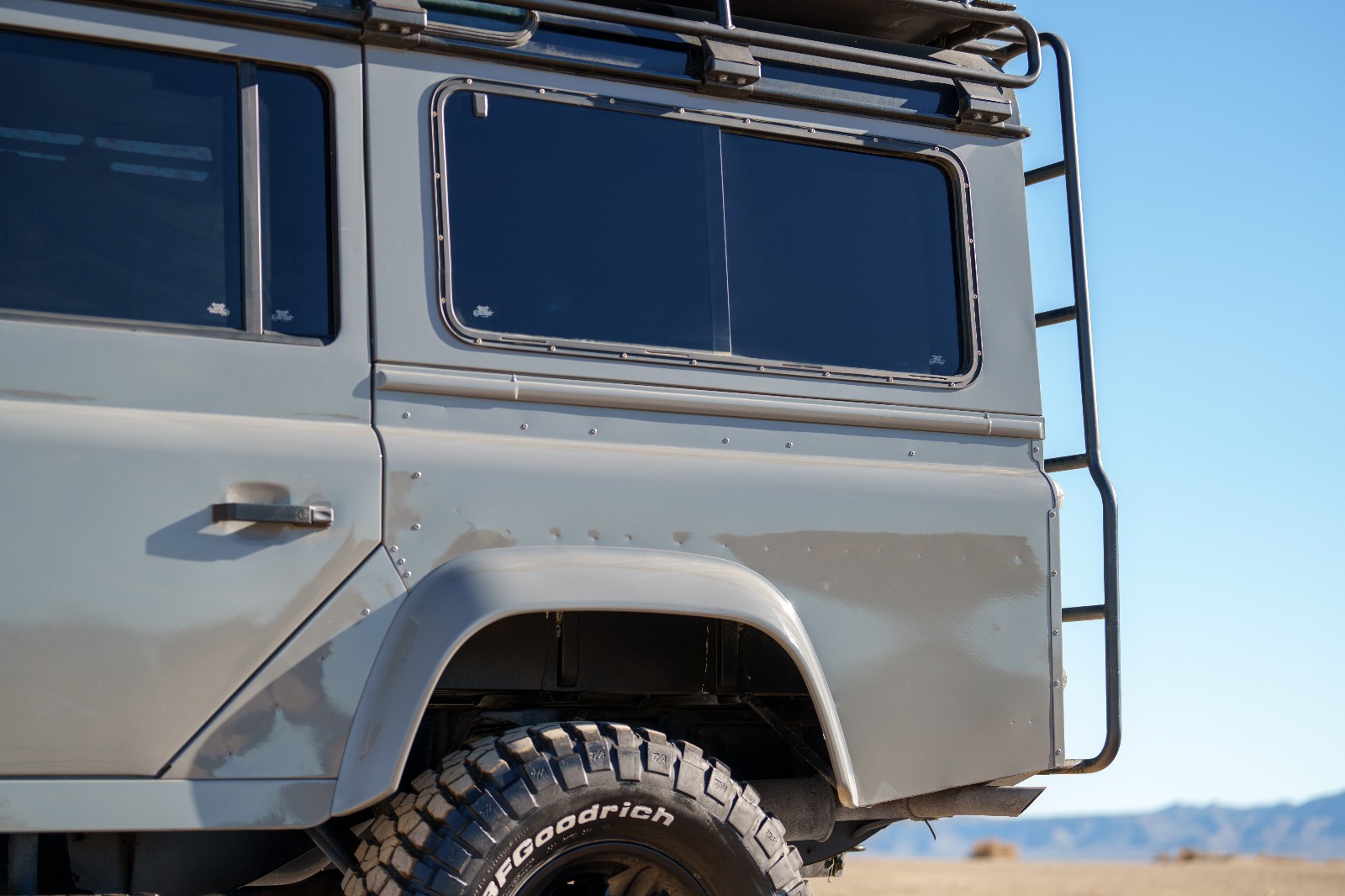 Land-Rover-Defender-1995-SUV-9