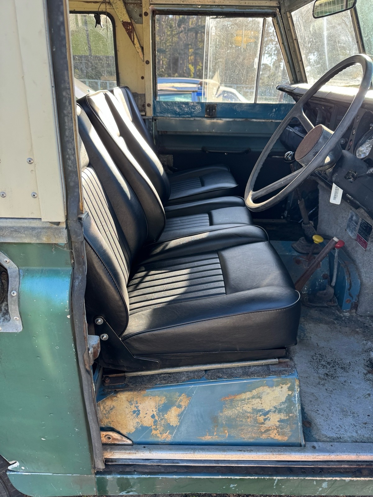 Land-Rover-Series-III-1973-12