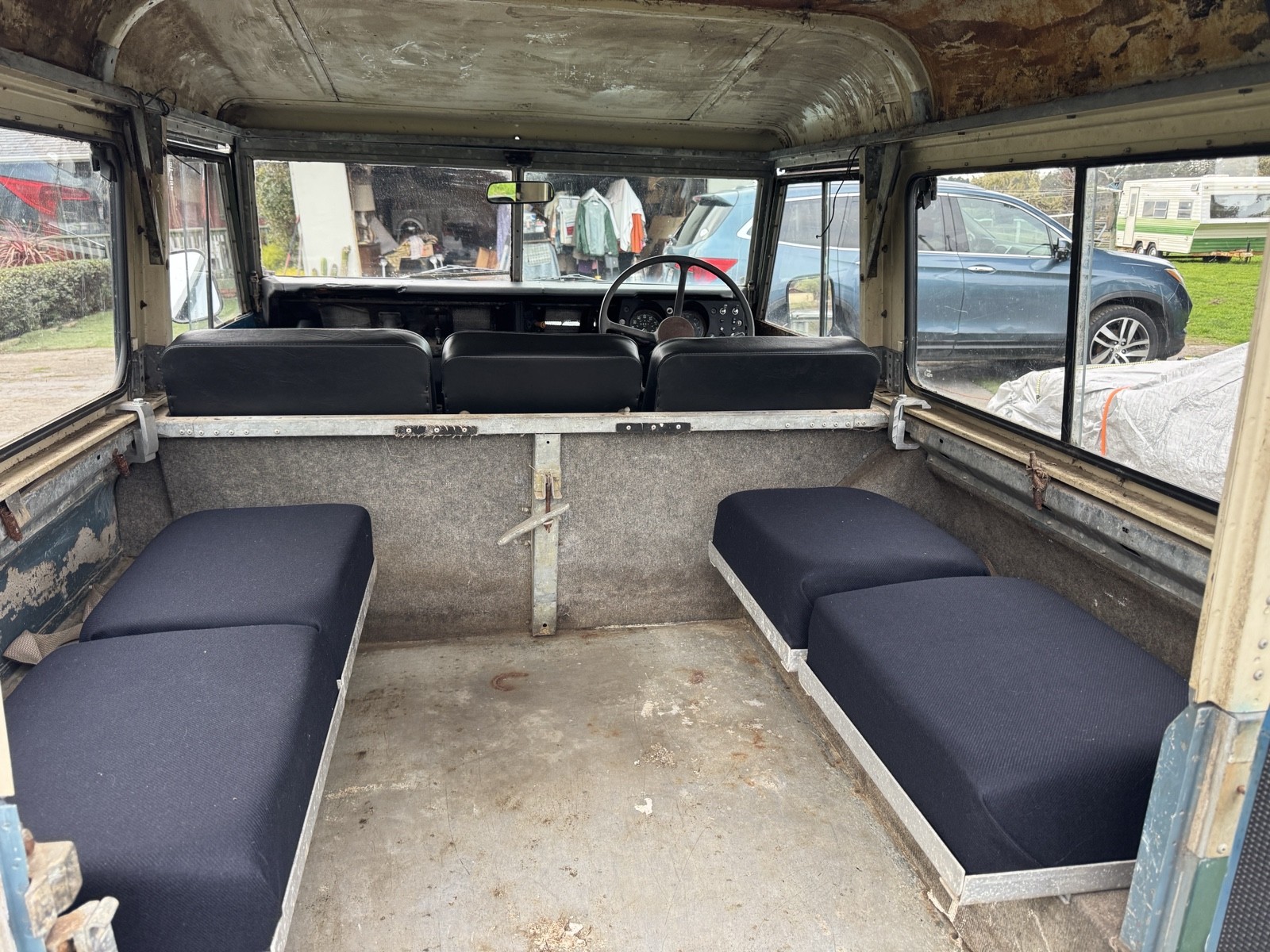 Land-Rover-Series-III-1973-18