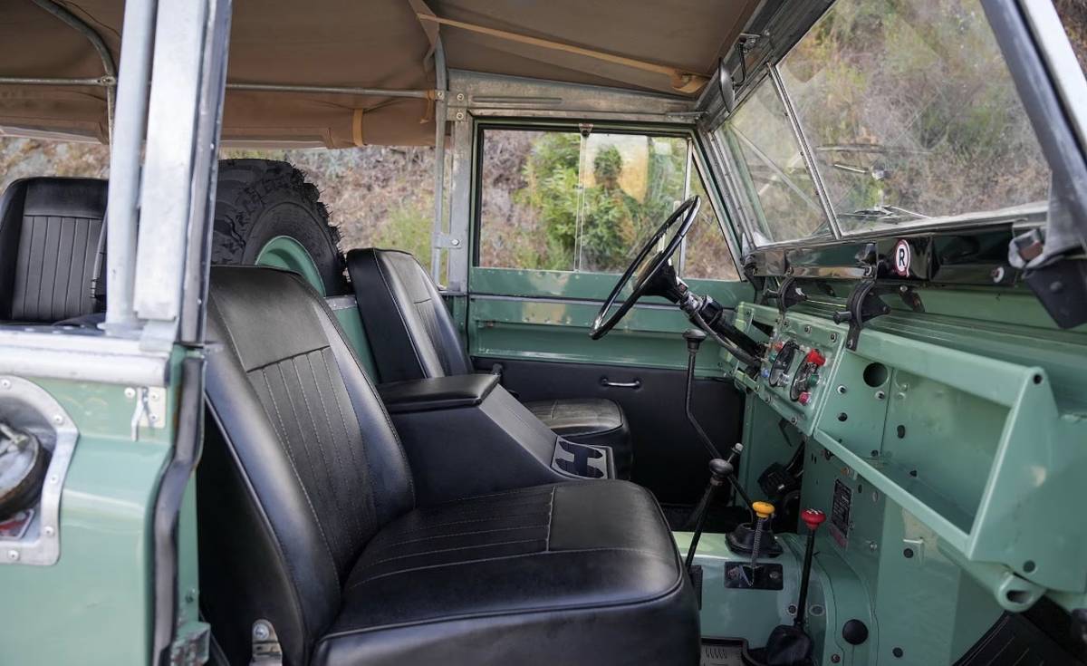 Land-rover-109-diesel-1973-green-5