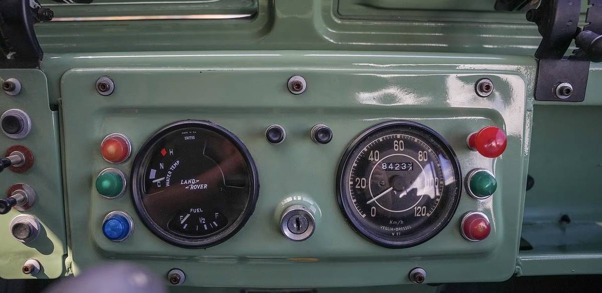 Land-rover-109-diesel-1973-green-9