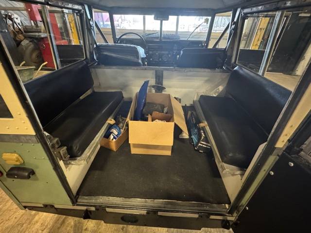 Land-rover-88h-1970-green-12