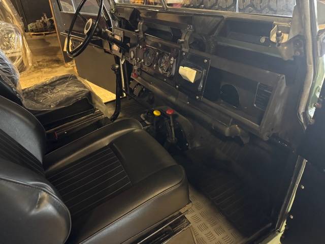 Land-rover-88h-1970-green-5