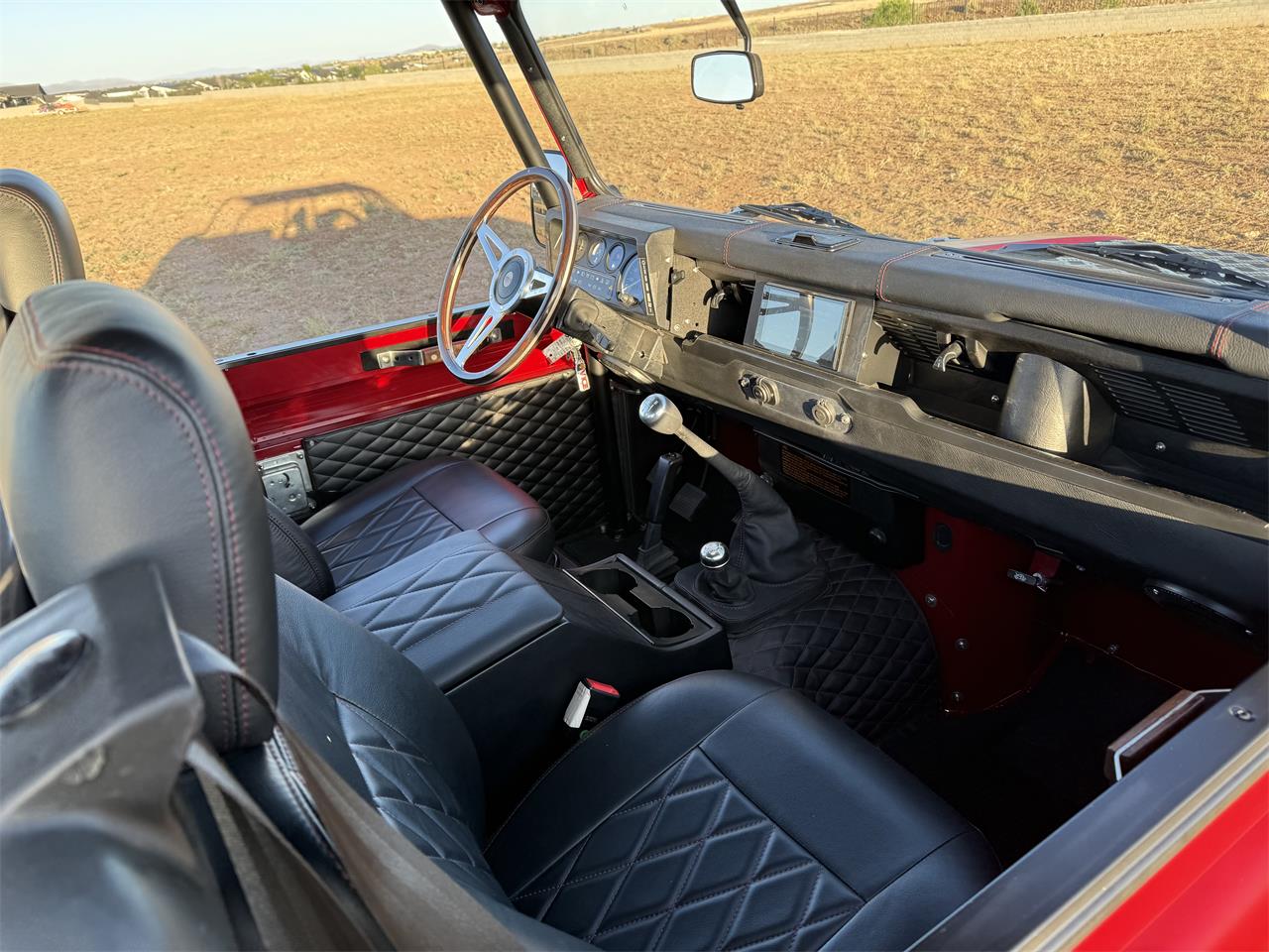 Land-rover-Defender-1989-Red-matte-Black-2