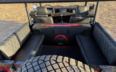 Land-rover-Defender-1989-Red-matte-Black-3
