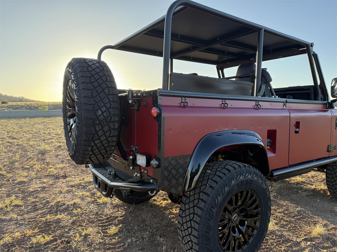 Land-rover-Defender-1989-Red-matte-Black-5
