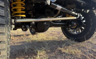 Land-rover-Defender-1989-Red-matte-Black-7