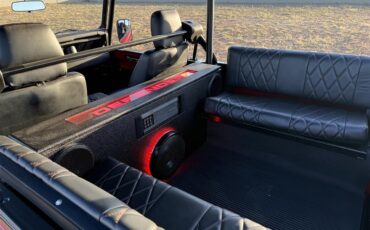 Land-rover-Defender-1989-Red-matte-Black-9