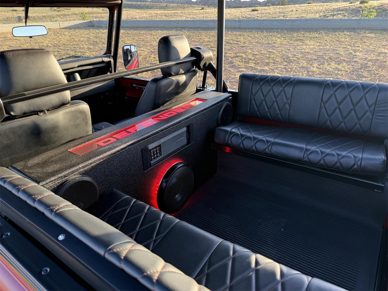 Land-rover-Defender-1989-Red-matte-Black-9