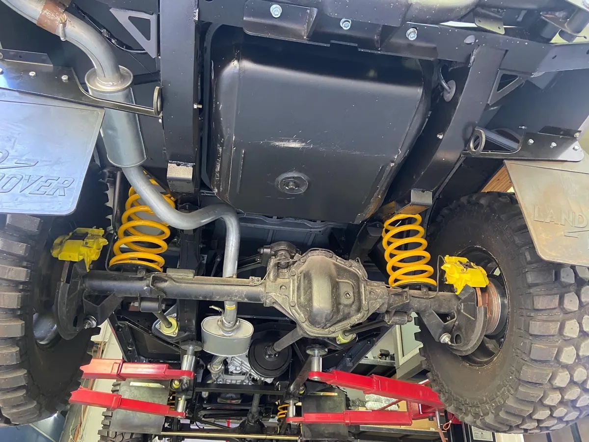 Land-rover-Defender-1995-1