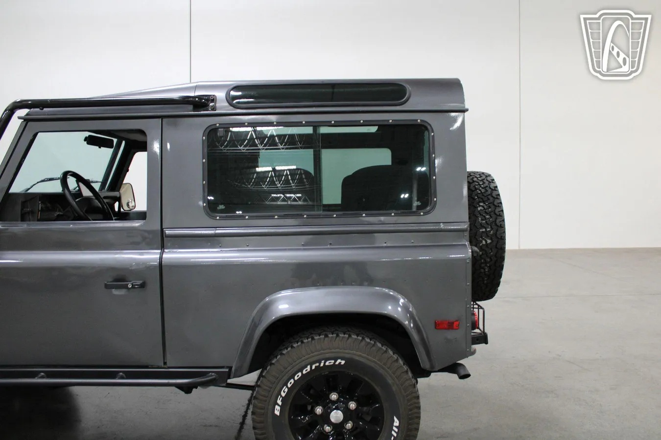Land-rover-Defender-1995-Gray-Black-3