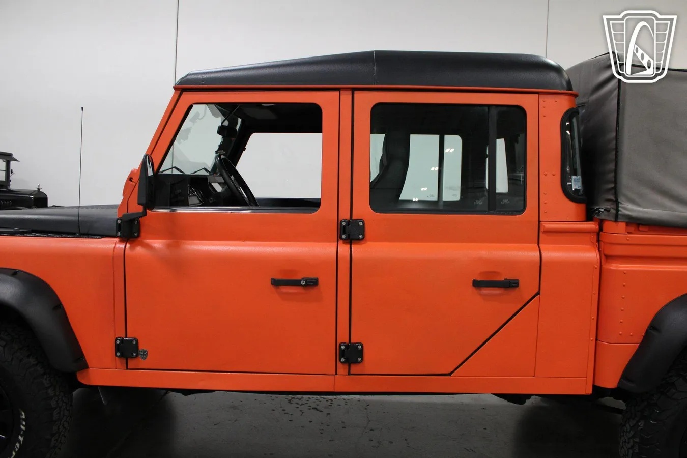 Land-rover-Defender-1995-Orange-Black-19