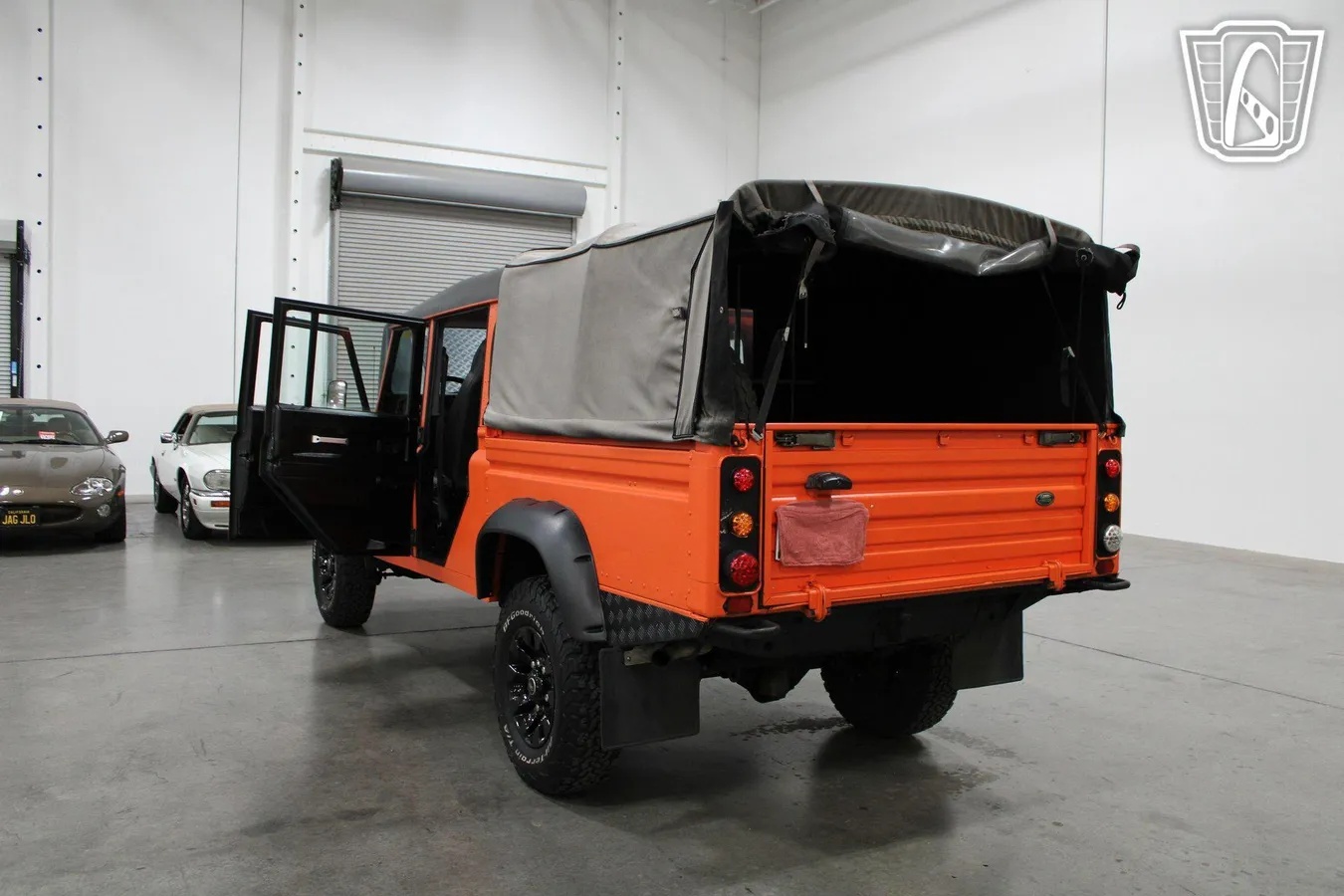 Land-rover-Defender-1995-Orange-Black-4