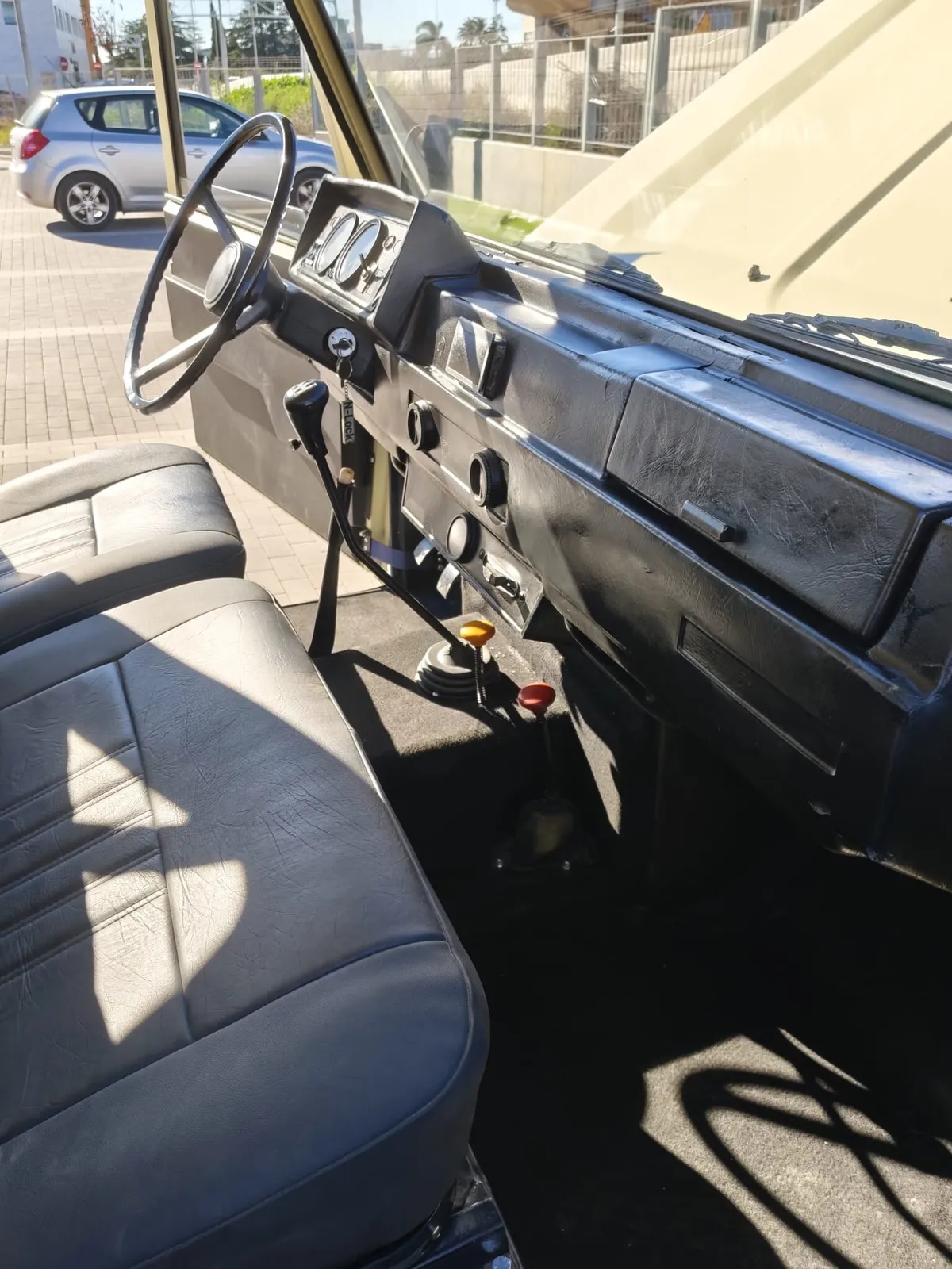 Land-rover-Series-3-1988-Cream-Cream-12