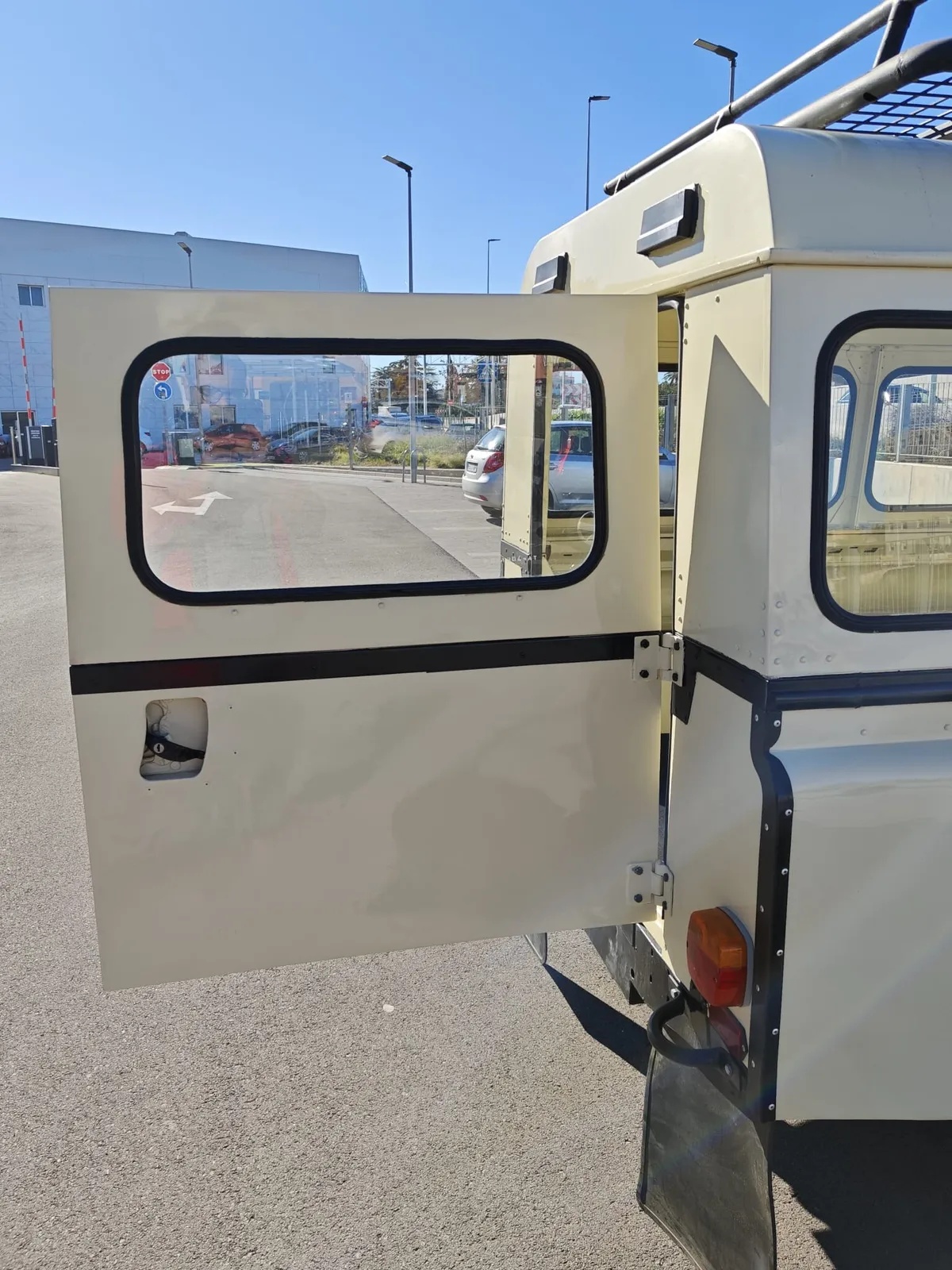 Land-rover-Series-3-1988-Cream-Cream-16