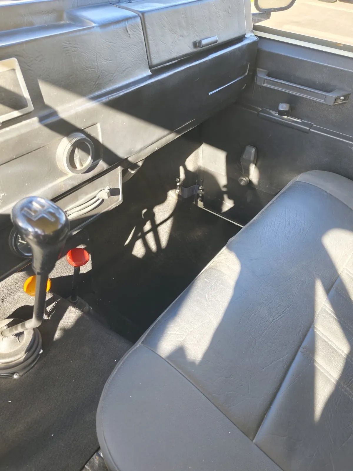 Land-rover-Series-3-1988-Cream-Cream-6