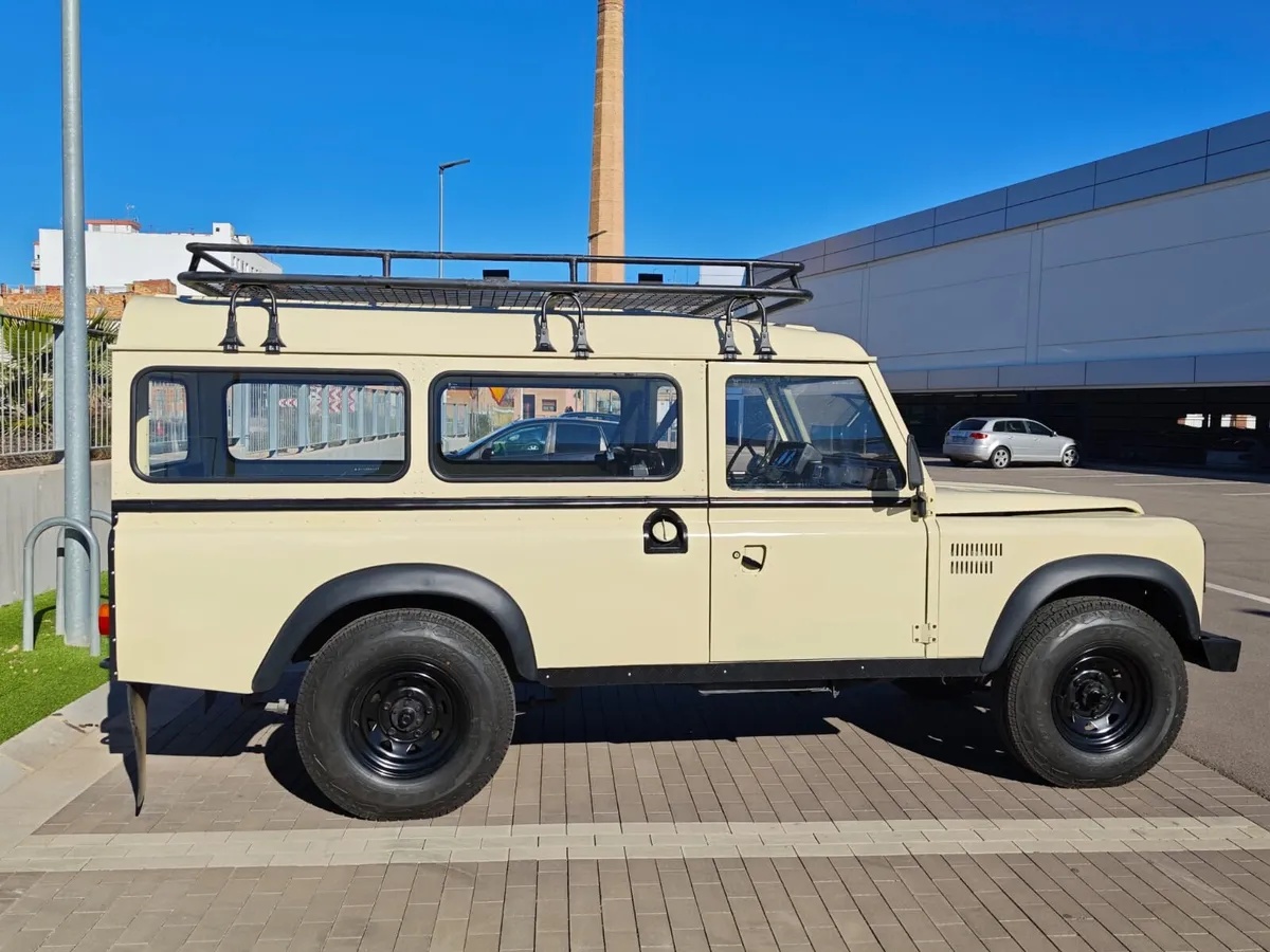 Land-rover-Series-3-1988-Cream-Cream-9