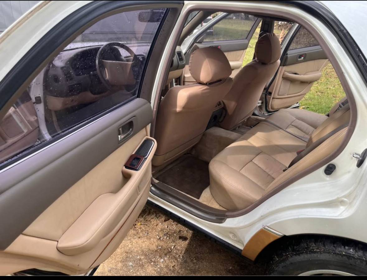 Lexus-ls-400-1992-white-7