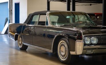 Lincoln-Continental-1964-4-Door-Convertible-11