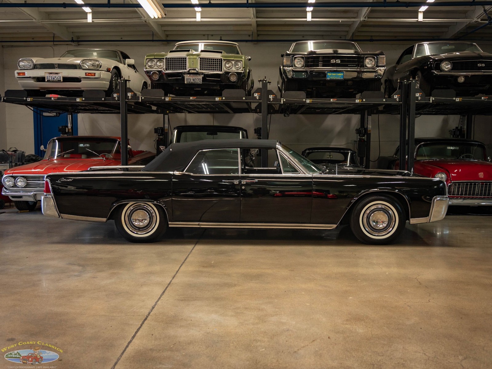 Lincoln-Continental-1964-4-Door-Convertible-2