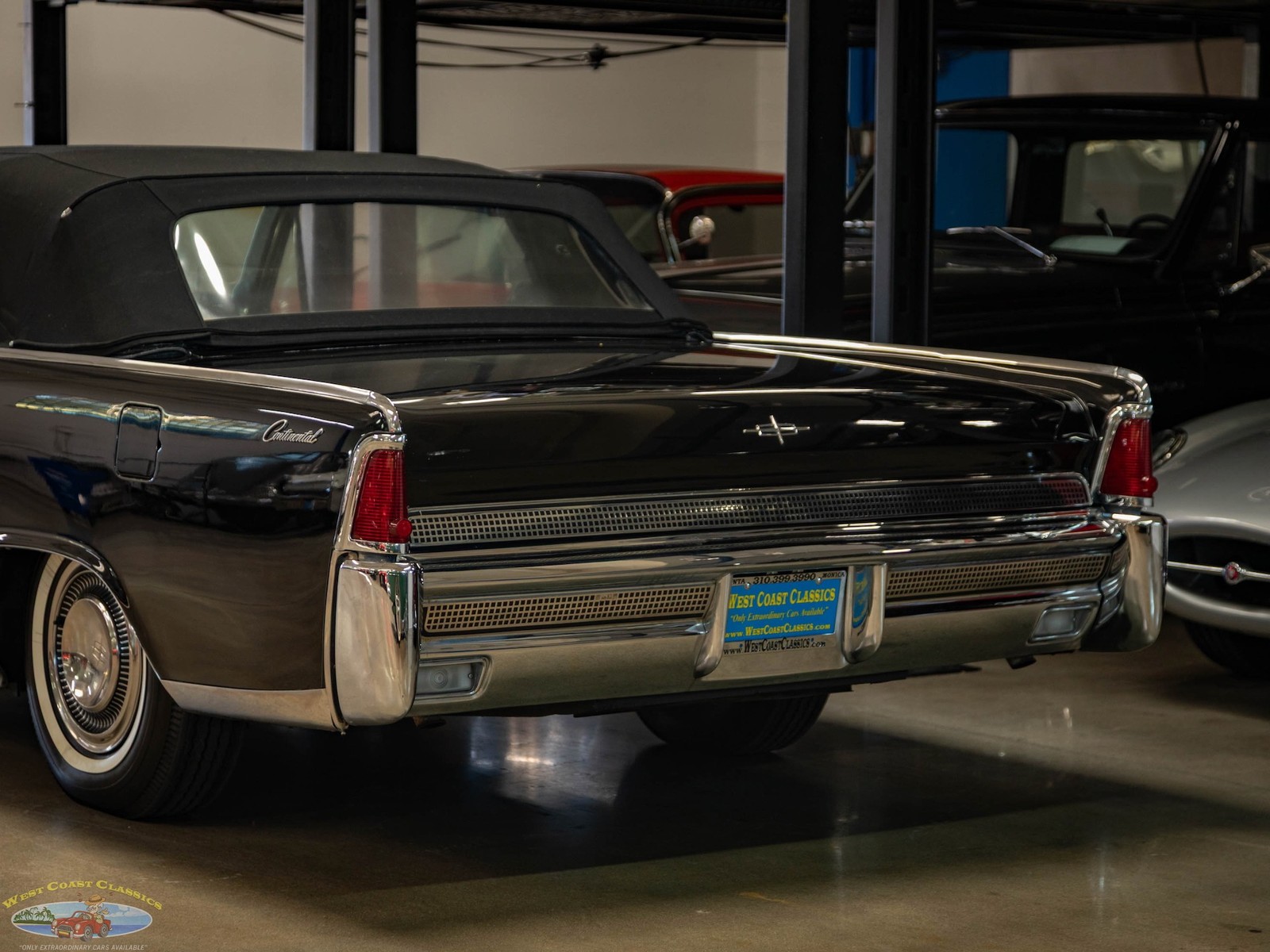 Lincoln-Continental-1964-4-Door-Convertible-23