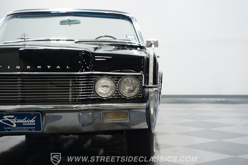 Lincoln-Continental-1966-Black-Black-17