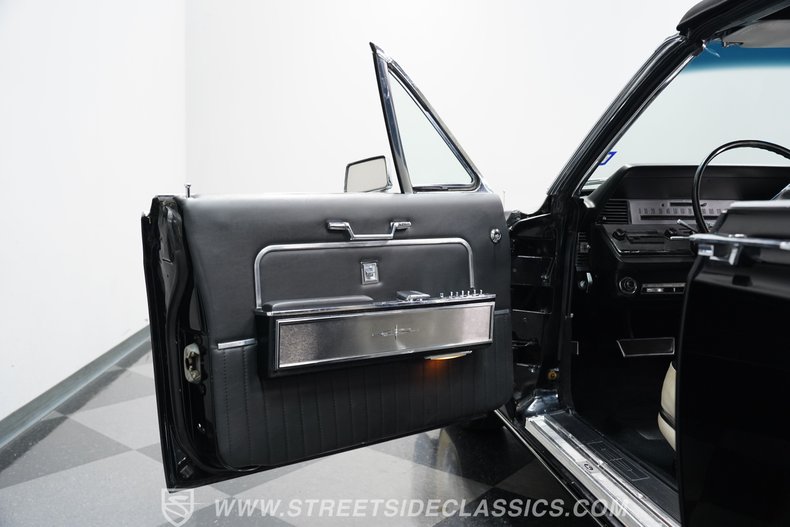 Lincoln-Continental-1966-Black-Black-26