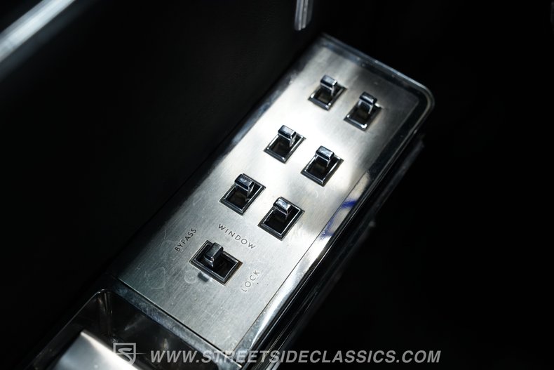 Lincoln-Continental-1966-Black-Black-36