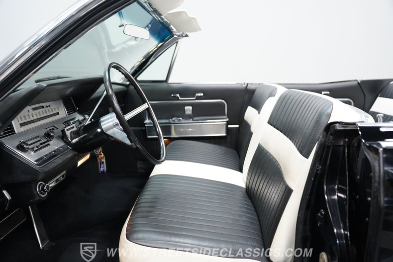 Lincoln-Continental-1966-Black-Black-48