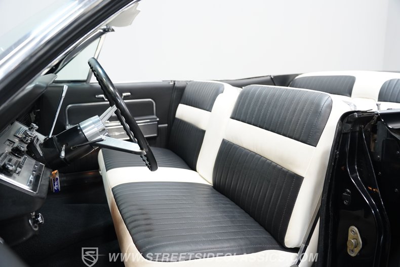 Lincoln-Continental-1966-Black-Black-49