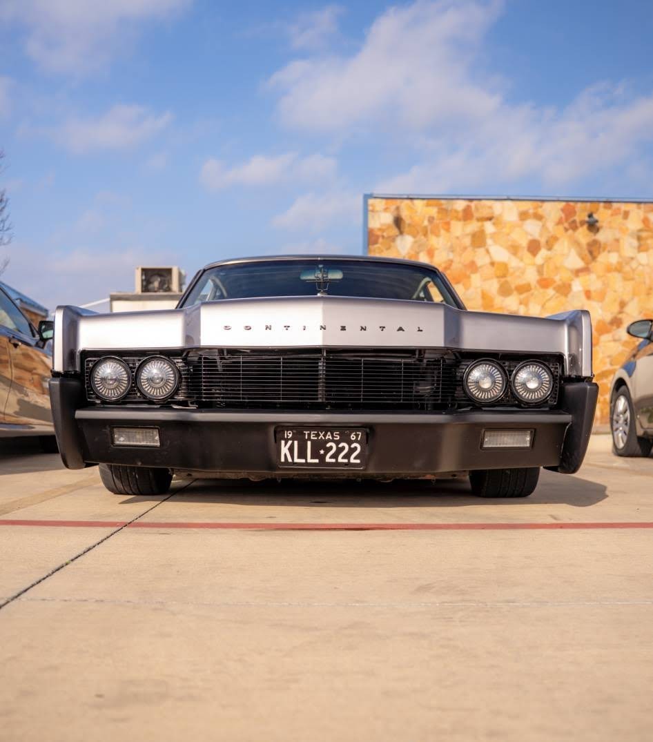 Lincoln-Continental-1967-Sedan-12
