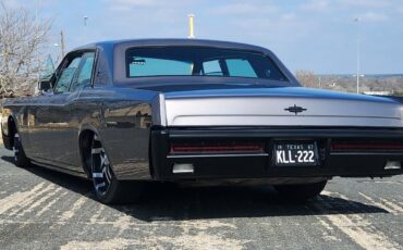 Lincoln-Continental-1967-Sedan-4