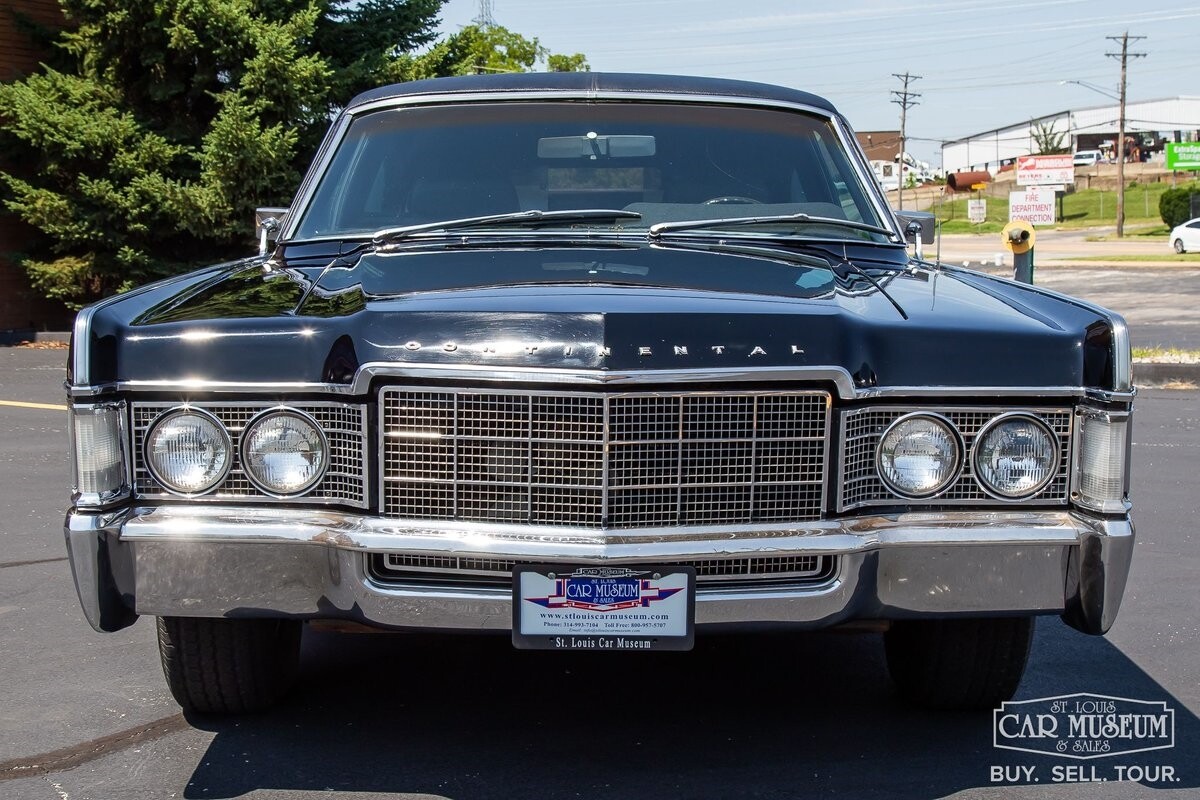 Lincoln-Continental-1969-Limousine-2