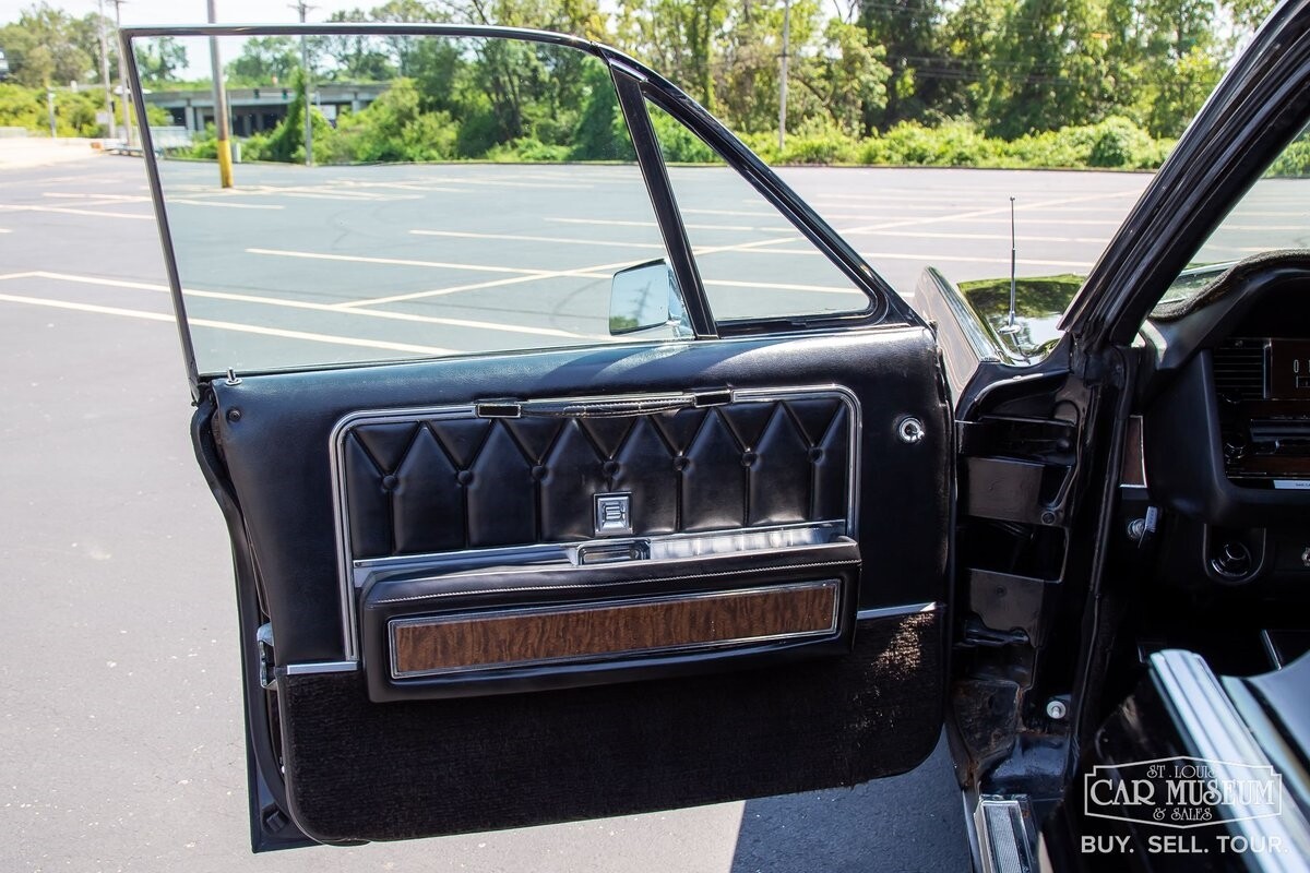 Lincoln-Continental-1969-Limousine-25