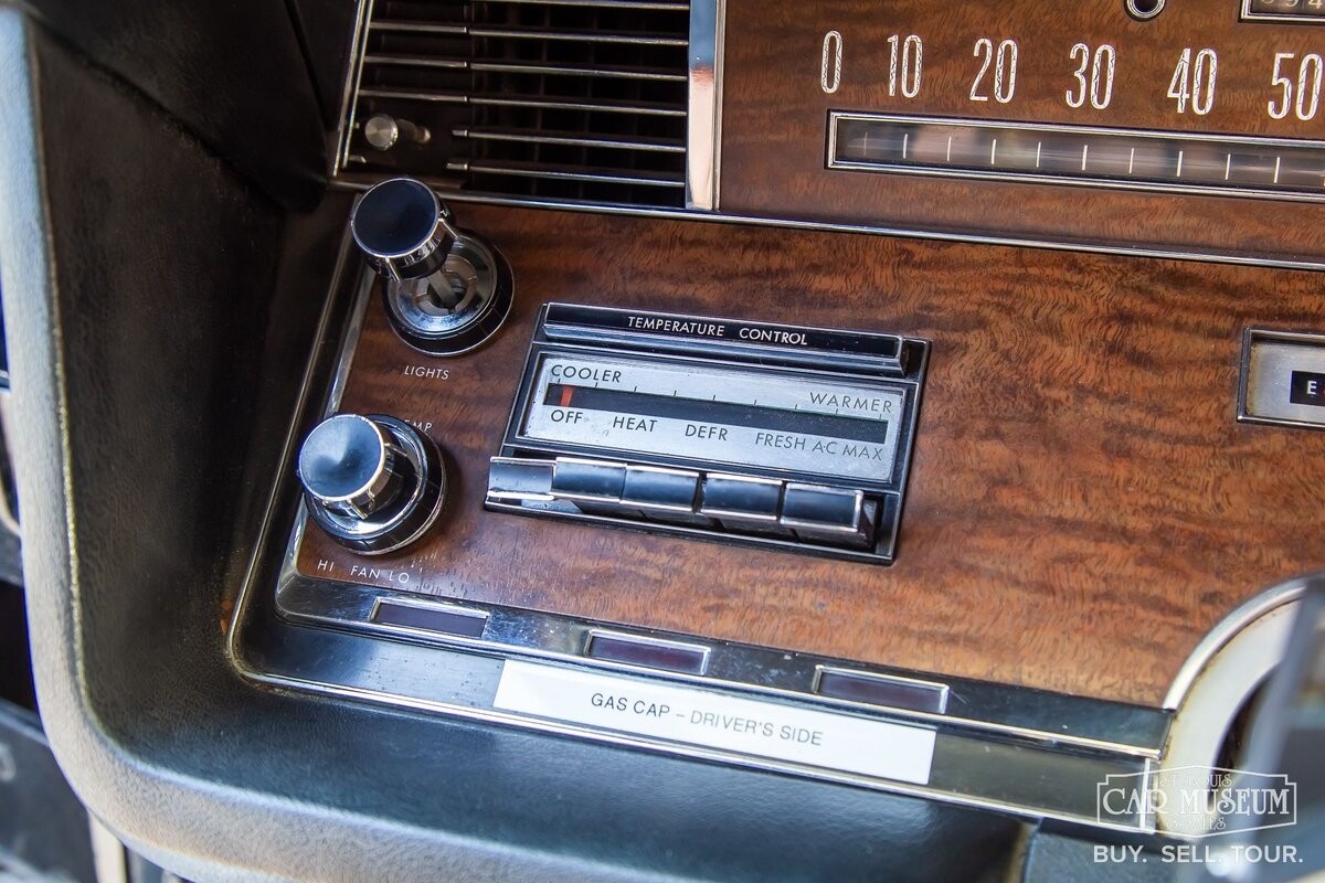 Lincoln-Continental-1969-Limousine-32